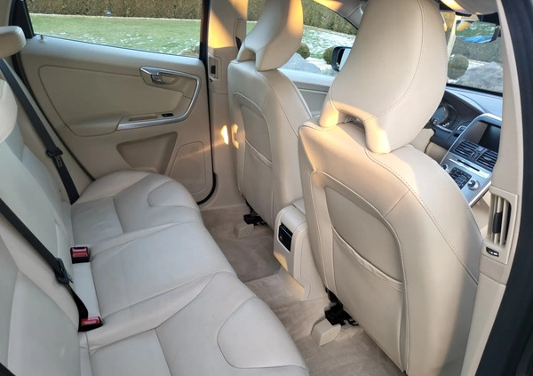 Volvo XC 60 cena 59000 przebieg: 350000, rok produkcji 2017 z Halinów małe 121